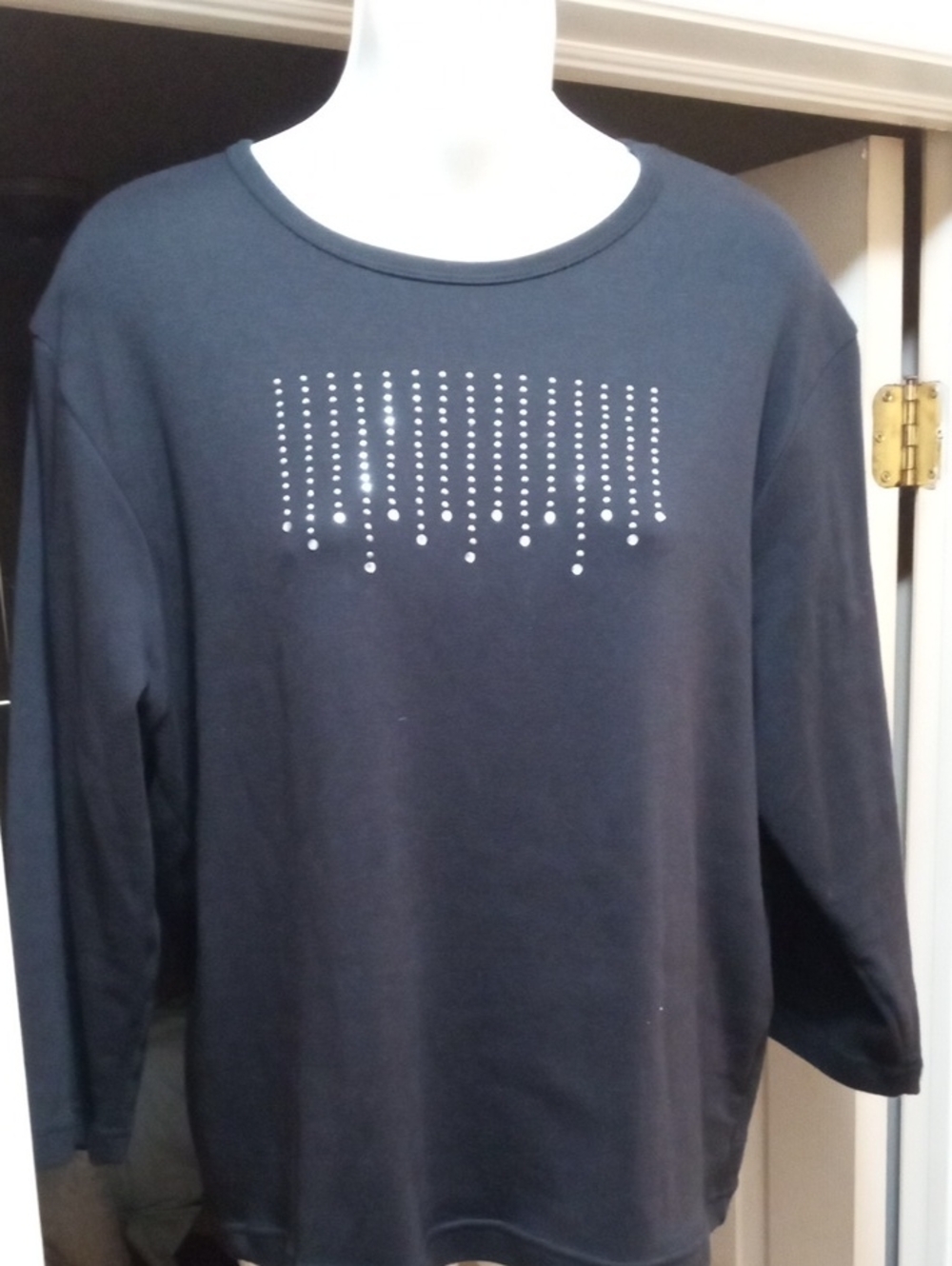 💲1⃣▶▶▶Women's Black Long Sleeve Tee with Rhinestone Front Detail